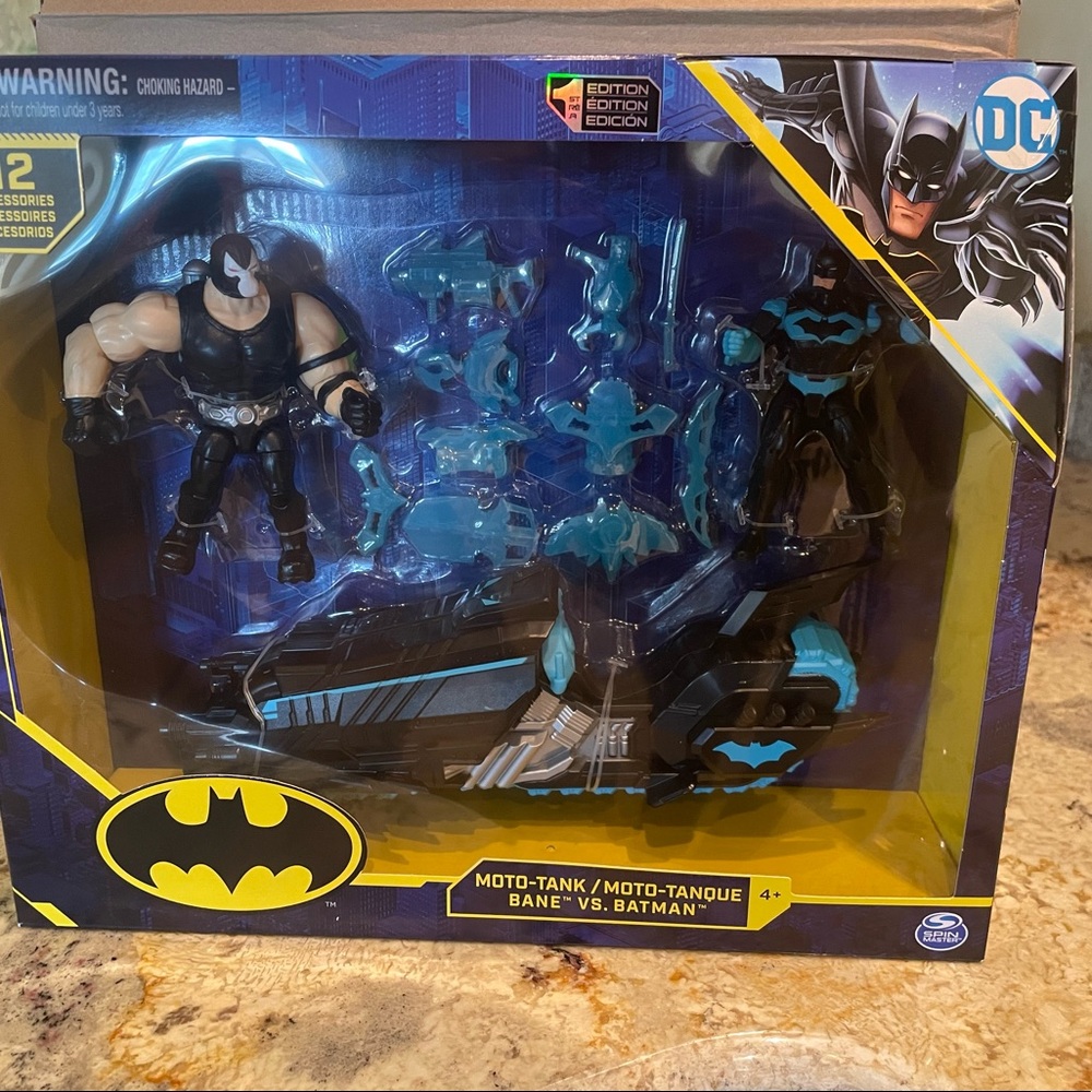 Brand New✅.  Batman vs Bane first edition 12 accessories